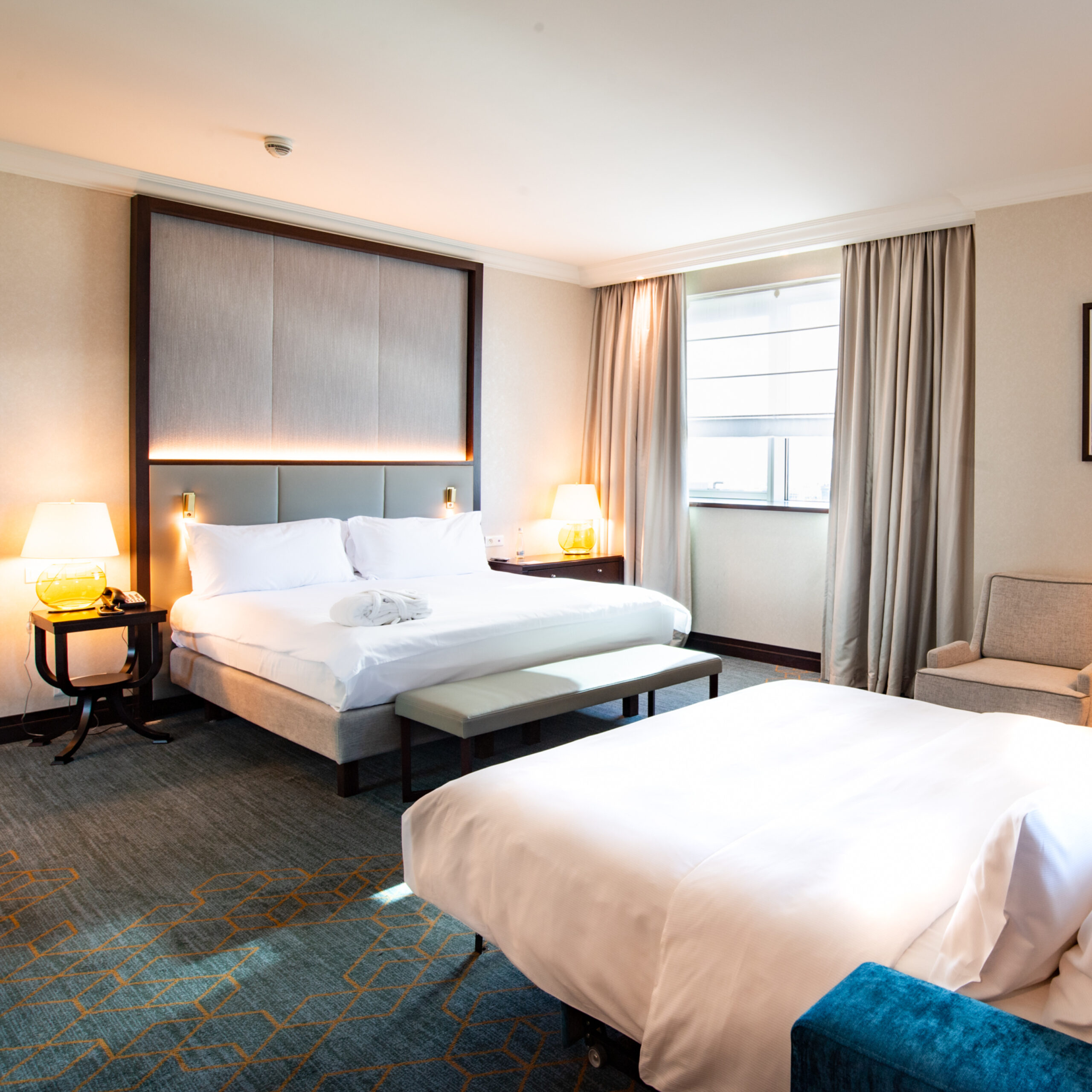 Apartament Junior Suite z łóżkiem typu king-size i rozkładaną sofą_01