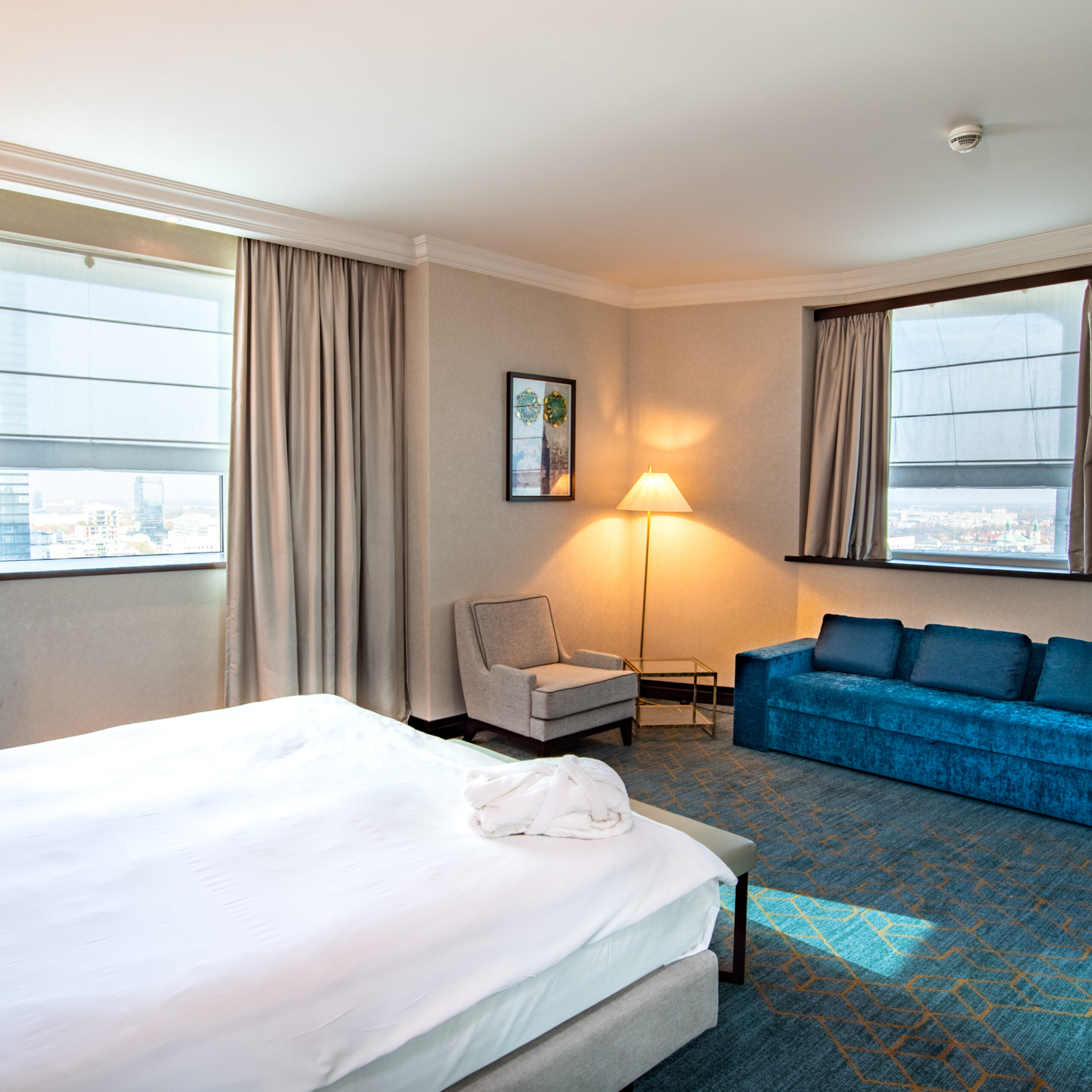 Apartament Junior Suite z łóżkiem typu king-size i rozkładaną sofą_02
