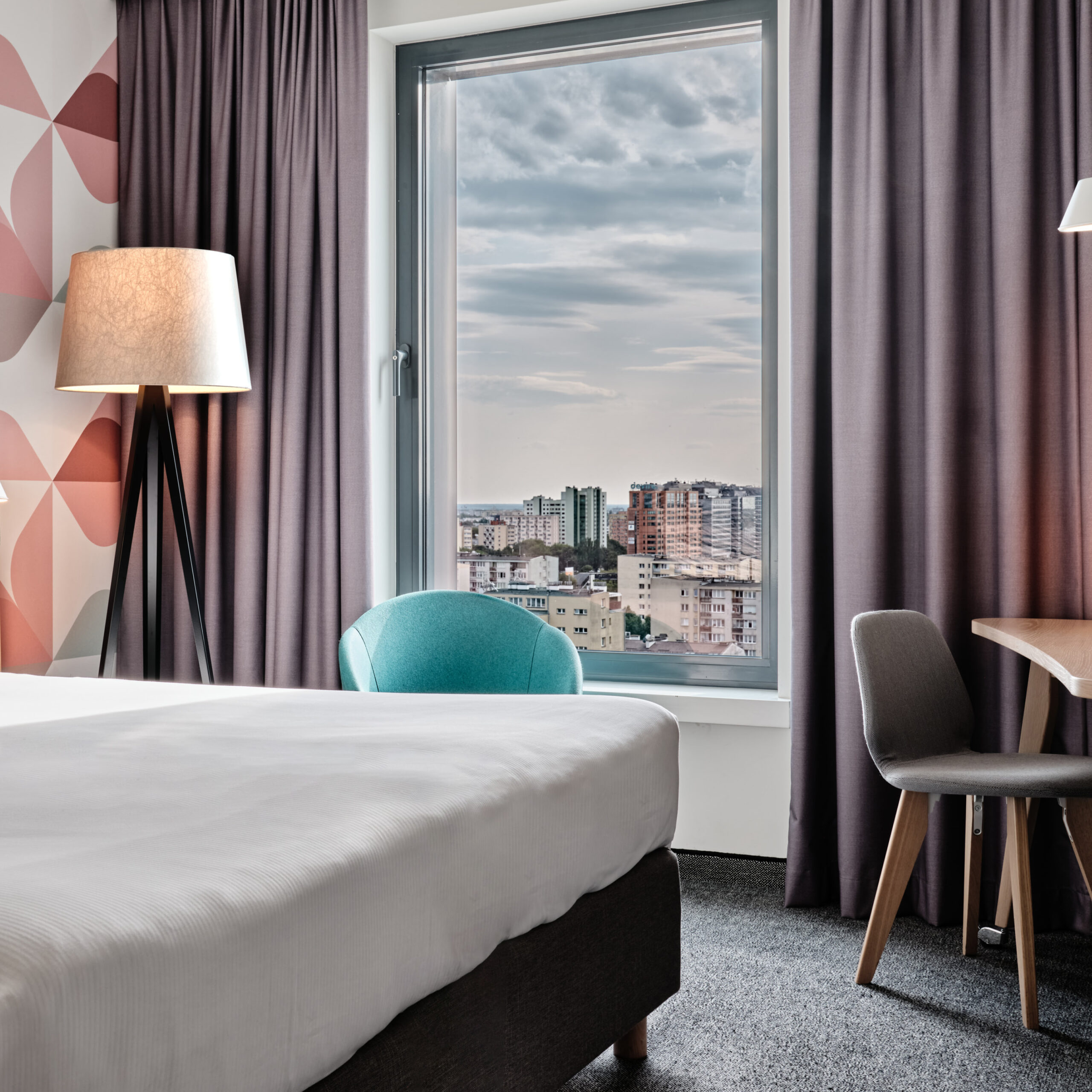Apartament z łóżkiem typu King-Size i widokiem na miasto_02