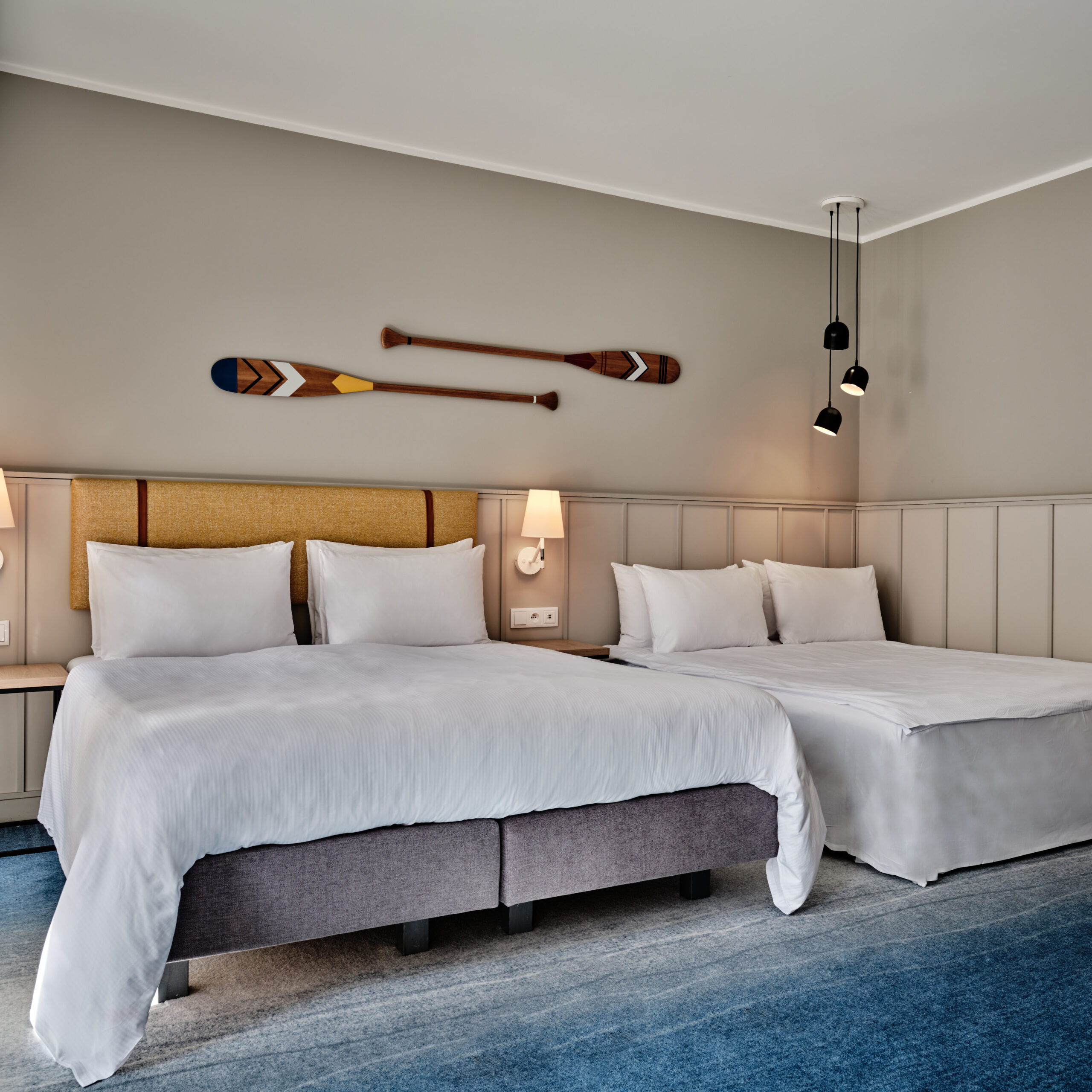 Standard Queen Room with Sofa Bed_01