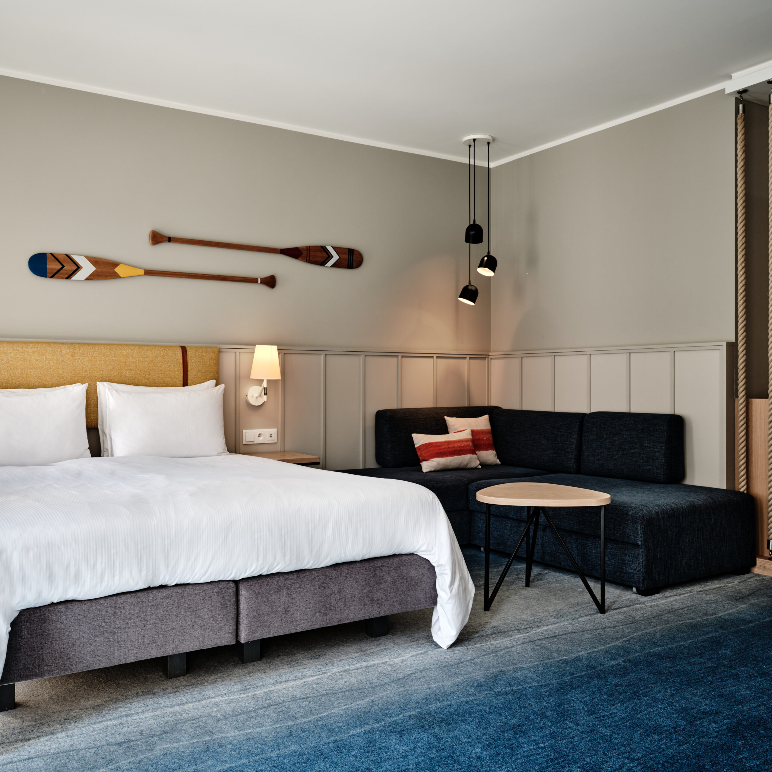Standard Queen Room with Sofa Bed_02
