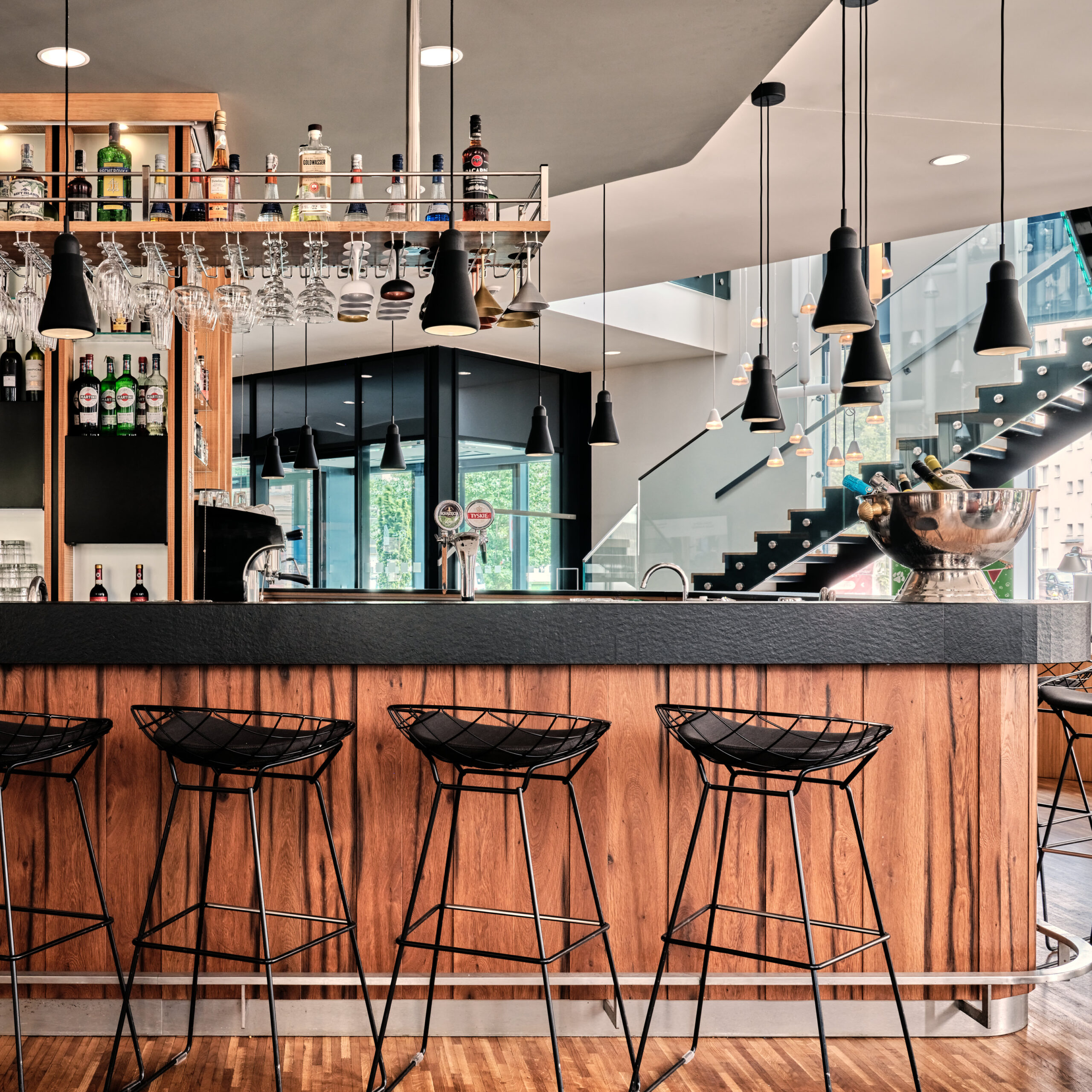 openlobbybar_01